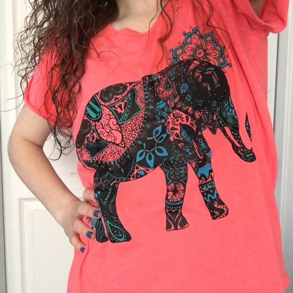 Freeze Tops - Cute elephant graphic t-shirt.
